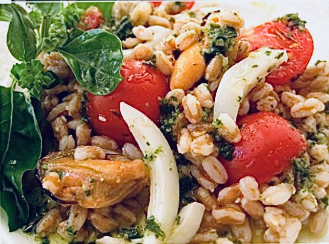 Insalata di farro seppie pomodorini e pesto